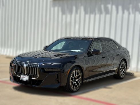 Used 2023 BMW 760i xDrive AWD/4WD image 2