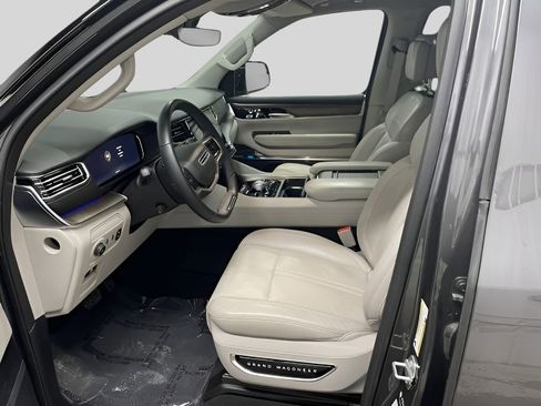 Used 2023 Jeep Grand Wagoneer 4WD image 10