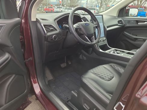 Used 2024 Ford Edge Titanium image 10