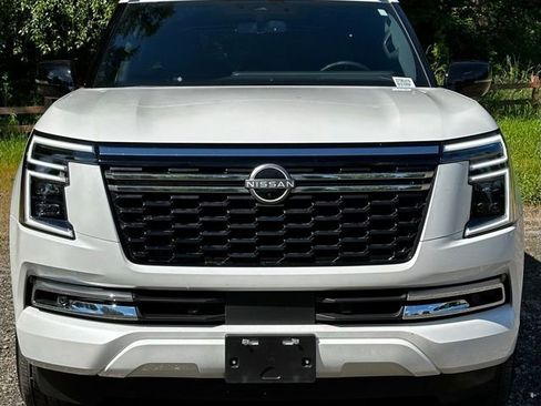 Used 2025 Nissan Armada SL AWD/4WD image 3