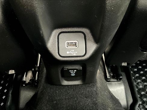 Used 2022 Jeep Renegade Trailhawk AWD/4WD image 38