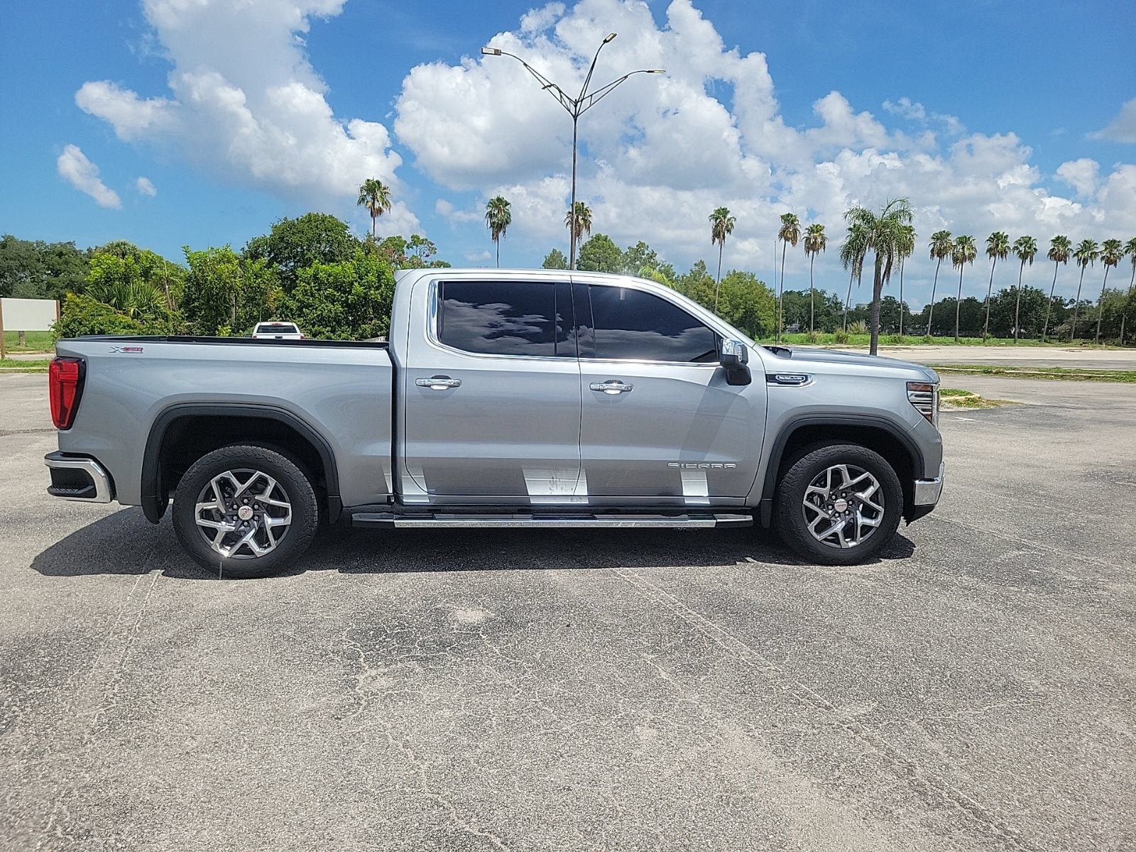 Used 2023 GMC Sierra 1500 SLT w/ SLT Premium Plus Package AWD/4WD image 7
