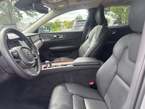Used 2025 Volvo V60 B5 Cross Country Plus AWD/4WD image 9