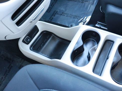 Used 2024 Chrysler Voyager LX image 15