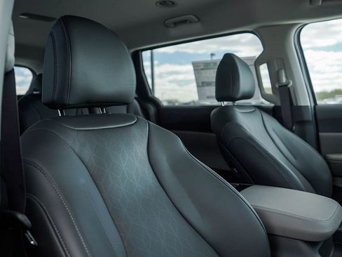 New 2026 Kia Carnival FWD image 11