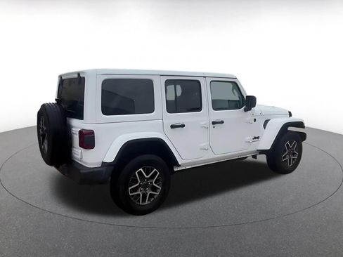 Used 2025 Jeep Wrangler Unlimited Sahara AWD/4WD image 14