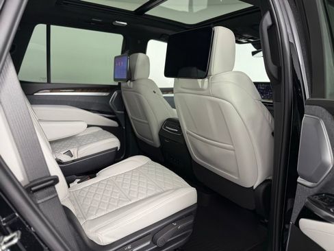 Used 2026 Cadillac Escalade Platinum Sport w/ LPO, Floor Liner Package AWD/4WD image 29