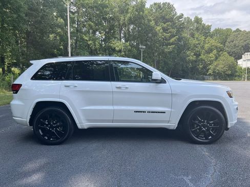 Certified 2020 Jeep Grand Cherokee Altitude image 2