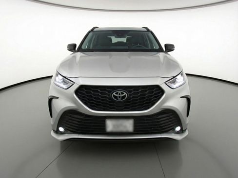 Used 2025 Toyota Highlander XSE image 2