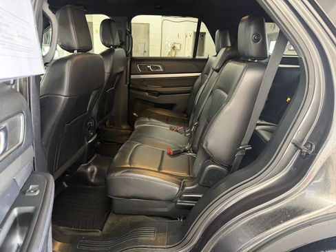 Used 2018 Ford Explorer XLT w/ Equipment Group 202A AWD/4WD image 22