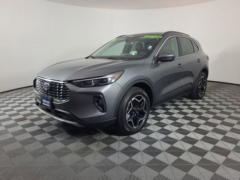 Used 2026 Ford Escape Platinum w/ Premium Technology Package AWD/4WD image 5