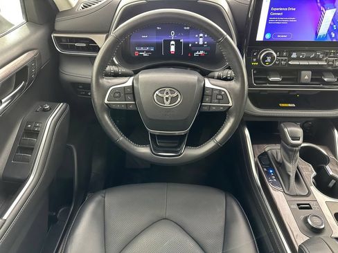 Used 2023 Toyota Highlander Limited AWD/4WD image 29