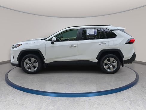 Used 2025 Toyota RAV4 XLE w/ Convenience Package FWD image 8