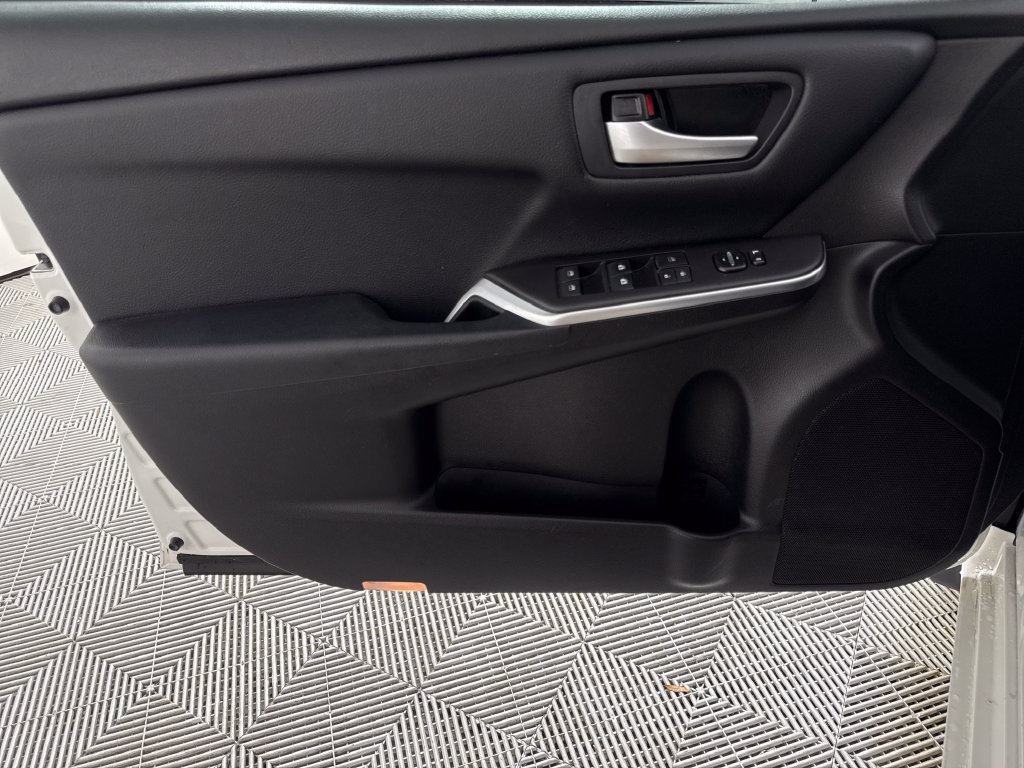 Used 2017 Toyota Camry SE FWD image 10