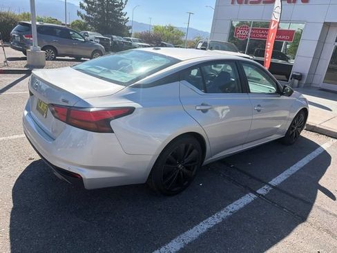 Used 2021 Nissan Altima 2.5 SR FWD image 12