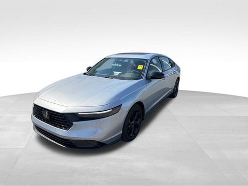 Used 2025 Honda Accord SE image 3