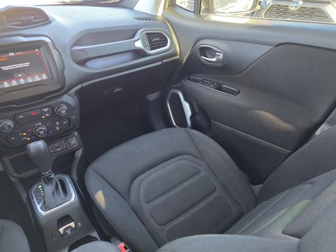 Used 2021 Jeep Renegade Latitude image 15