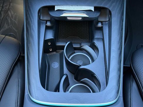 Used 2025 Mercedes-Benz E 350 4MATIC Sedan image 19