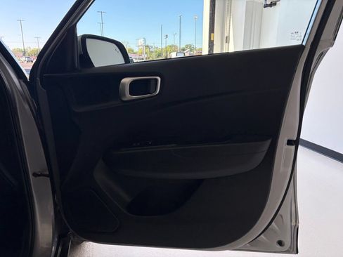Used 2024 Hyundai Venue SEL FWD image 36