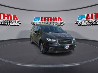 New 2026 Chrysler Pacifica Select video 2