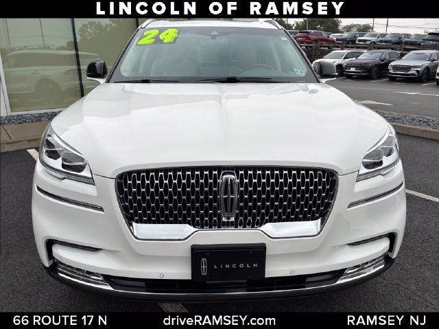 Used 2024 Lincoln Aviator Reserve w/ Equipment Group 201A AWD/4WD image 10