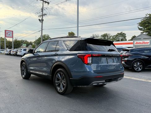 Used 2025 Ford Explorer Active w/ Active Comfort Package image 3