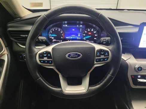 Used 2021 Ford Explorer XLT image 22