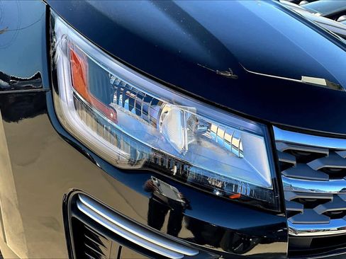 Used 2019 Ford Explorer XLT image 26