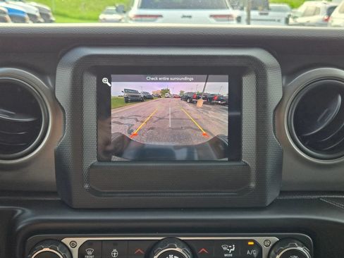 Used 2023 Jeep Gladiator Sport AWD/4WD image 26