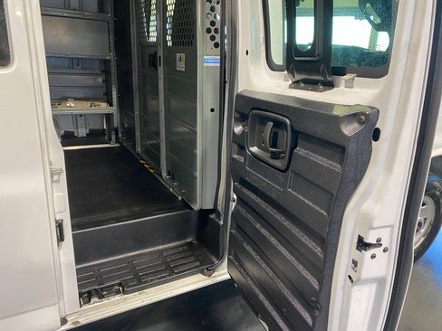 Used 2018 GMC Savana 3500 image 17