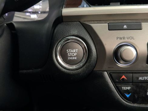 Used 2013 Lexus ES 350 4dr Sdn image 23