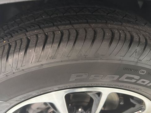 Used 2024 Chevrolet TrailBlazer LT w/ Convenience Package FWD image 3