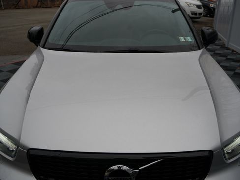 Used 2019 Volvo XC40 T5 R-Design image 17