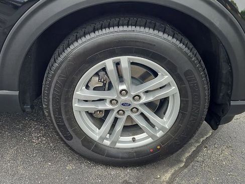 Certified 2022 Ford Explorer XLT w/ Equipment Group 202A image 4