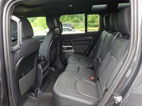 Used 2023 Land Rover Defender 110 SE AWD/4WD image 11