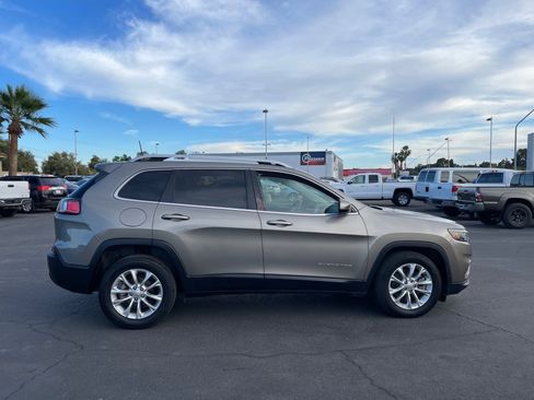 Used 2019 Jeep Cherokee Latitude w/ Popular Appearance Group FWD image 6