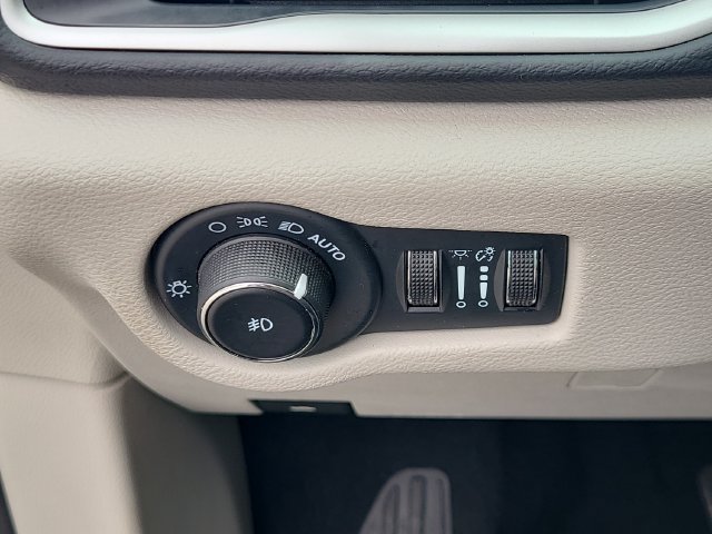 Used 2023 Chrysler Pacifica Touring-L FWD image 24