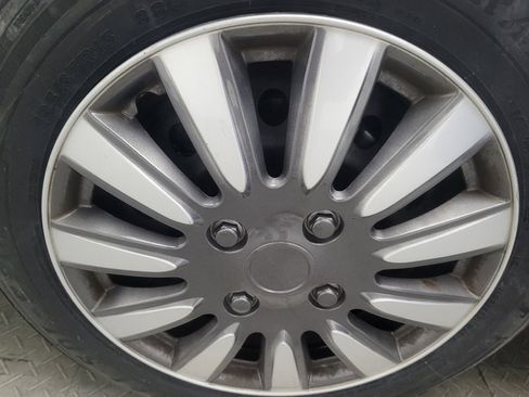 Used 2020 Nissan Versa SV image 31