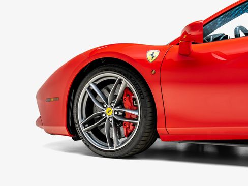 Used 2018 Ferrari 488 GTB RWD image 17
