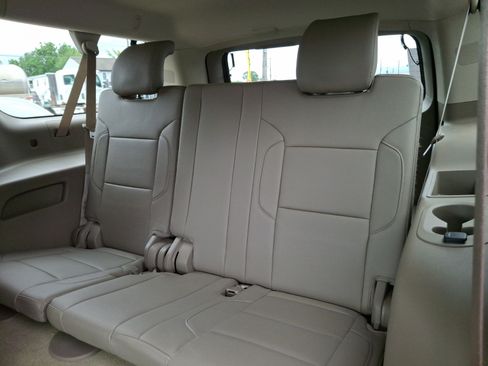 Used 2016 Chevrolet Suburban LT w/ Luxury Package AWD/4WD image 9