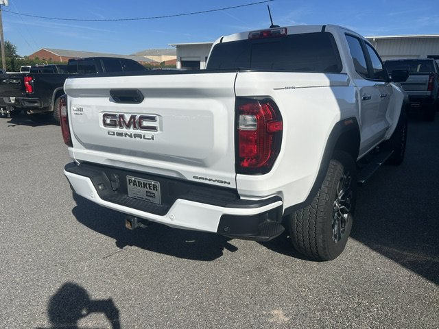 Used 2024 GMC Canyon Denali AWD/4WD image 9