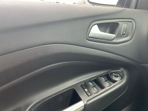 Used 2017 Ford Escape SE image 28