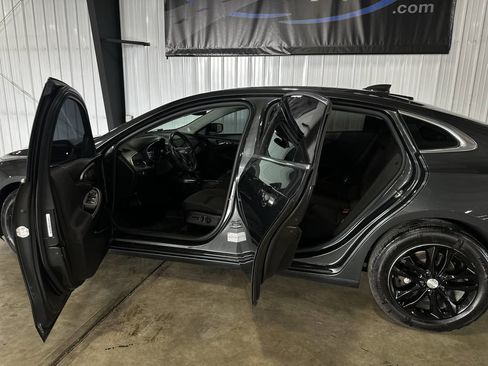 Used 2017 Chevrolet Malibu LT image 12