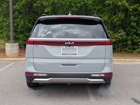 Used 2023 Kia Carnival SX Prestige FWD image 4