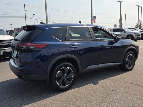 Used 2024 Nissan Rogue SV FWD image 11