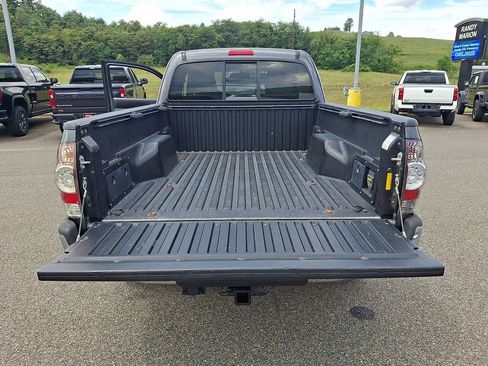 Used 2013 Toyota Tacoma 4x4 Access Cab V6 w/ TRD Off-Road Pkg image 30