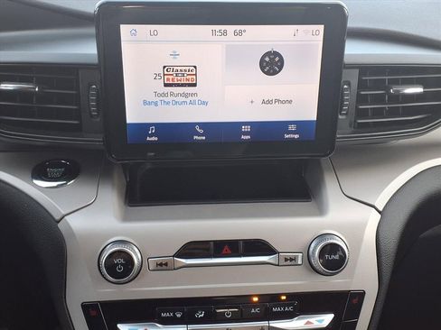 Used 2023 Ford Explorer XLT image 14
