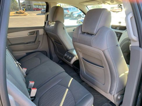 Used 2017 Chevrolet Traverse LT image 16