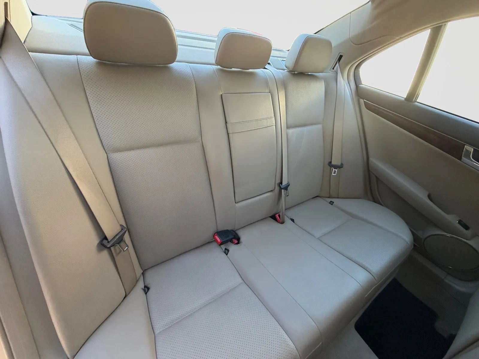 Used 2010 Mercedes-Benz C 300 Sedan image 18