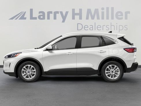 Used 2021 Ford Escape SE image 3